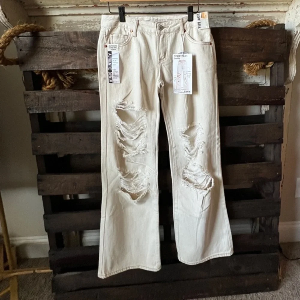 🟠NWT S.O.N.G. Destructed Low-Rise Street Jean in Cream Sz 3/26
